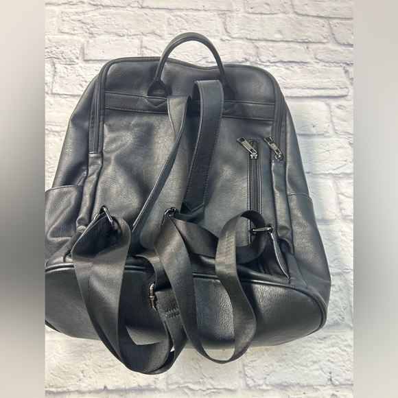 Cluci Vegan Leather Black Backpack - Picture 6 of 10